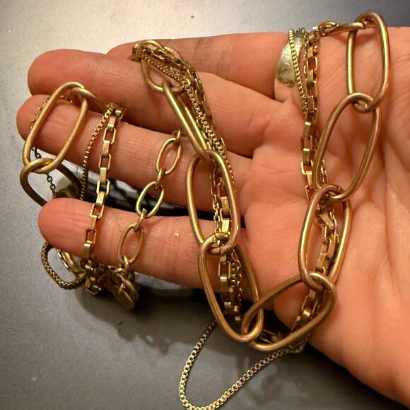 ๐HP!๐ Layered Gold Tone Chain Link Necklace - Picture 6 of 10